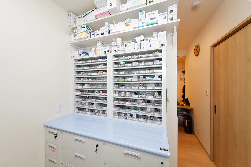 院内薬局　※院内薬局には薬剤師が常駐しております。お薬に関してご質問があれば、いつでもご相談ください。